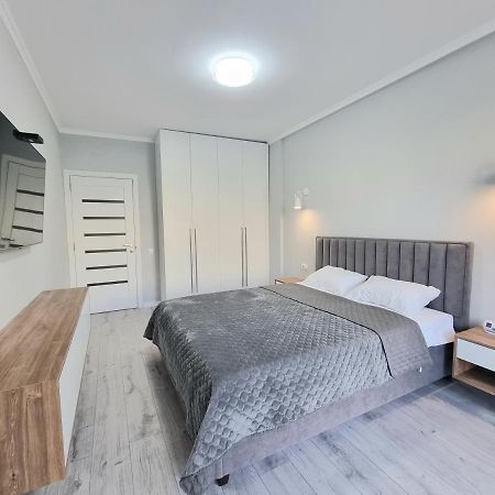 Center, Albisoara Str., 1Bedroom And Living With Balcony Кишинев Екстериор снимка
