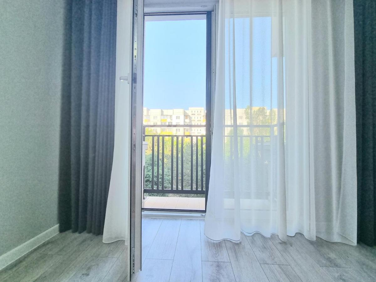 Center, Albisoara Str., 1Bedroom And Living With Balcony Кишинев Екстериор снимка
