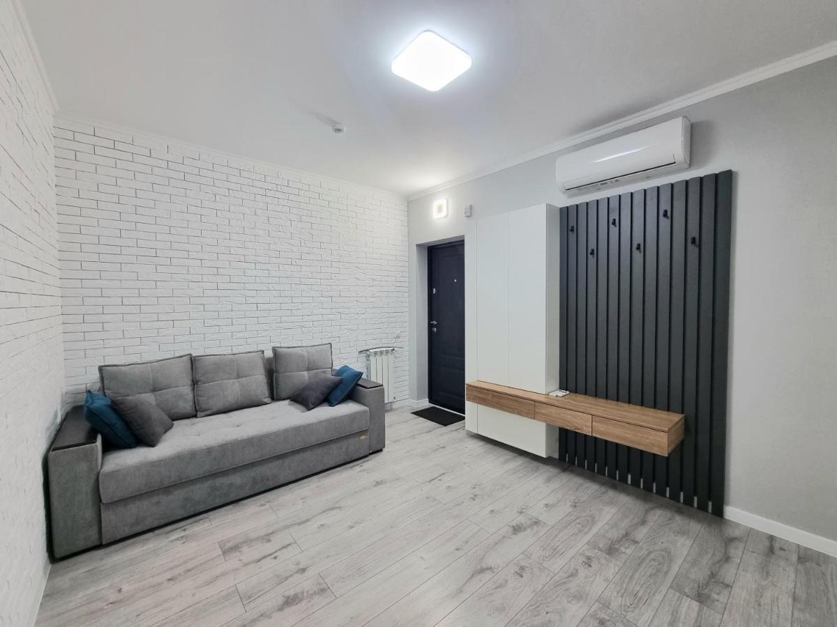Center, Albisoara Str., 1Bedroom And Living With Balcony Кишинев Екстериор снимка
